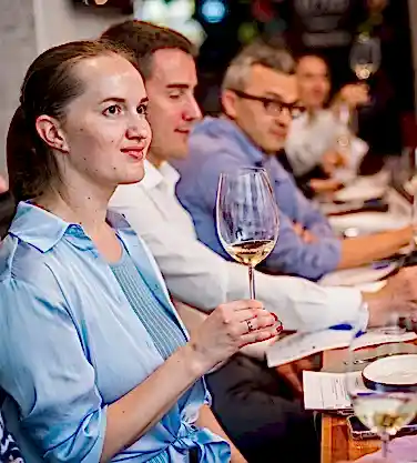 Сертификат на открытые винные дегустации с Сомелье (1 гость)