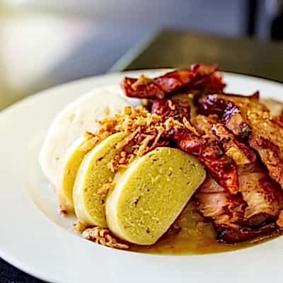 Блюдо от шеф-повара: Стейк из свиной шеи с кнедликами