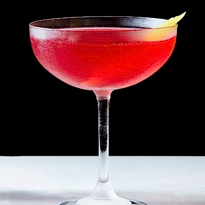 Ежевичный Арно (джин, сухой вермут, красный вермут, ликёр ежевики, лист эвкалипта)