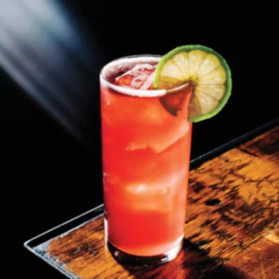 Эль Дьябло (текила, тростниковый сахар, лайм, имбирный эль, смородиновый ликёр)