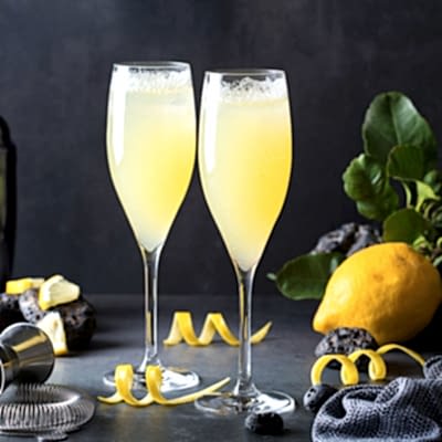 Френч 75 (джин травяной, лимон, сахарный сироп, игристое, цедра лимона)