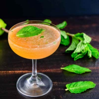 Олд Кубан (темный ром, лайм, сироп из тростникового сахара, ангостура, игристое, мята)