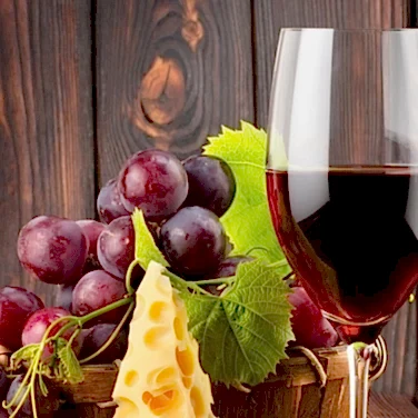 Почему вино красное?